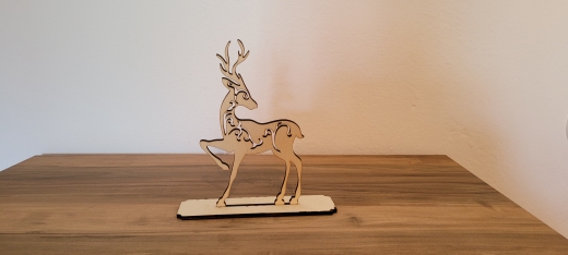 Hirsch auf Grundplatte