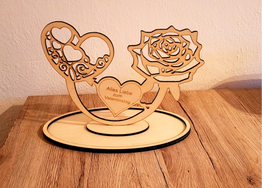 Dekorationen zum Valentinstag: Herzen & Rosen