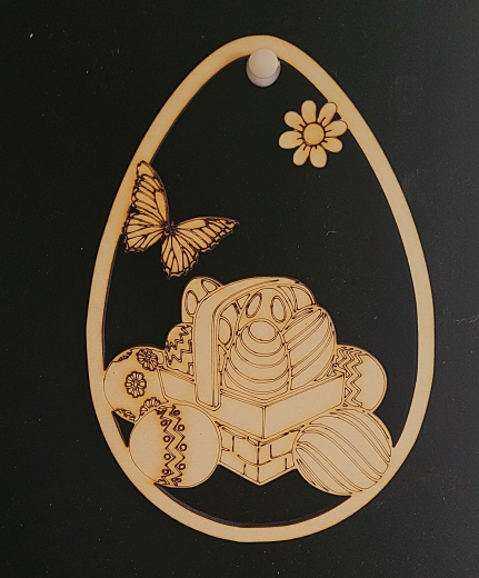 Osterdekoration: Osterei, Osterkorb & Schmetterling